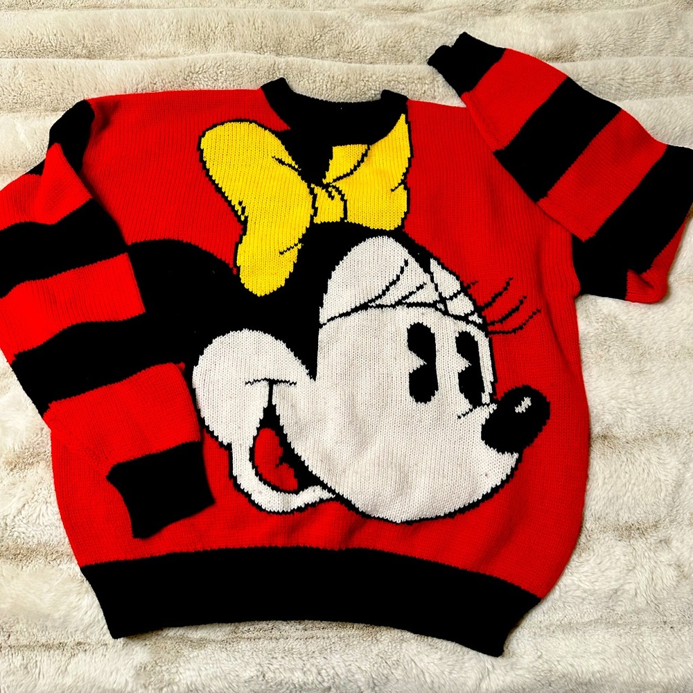 Mickey & Company size M Minnie sweater
